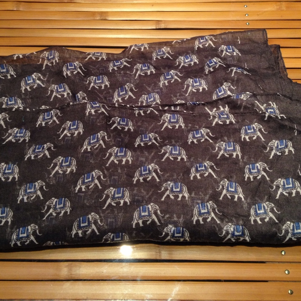 LF elephant gray scarf